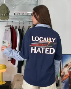 Camiseta Azul Marino Locally Hated