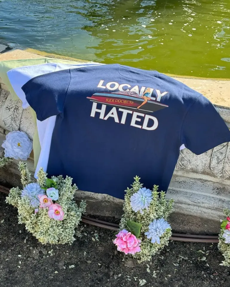 Camiseta Azul Marino Locally Hated