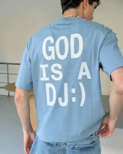 Camiseta God is a DJ Azul Cielo