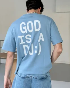 Camiseta God is a DJ Azul Cielo